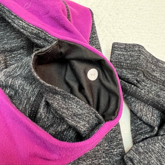 Lululemon cropped Flared Grey yoga pants Size 2 - Picture 4 of 4